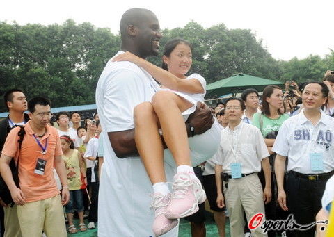 楼住有情人电视剧_搂抱的搂的组词_搂住