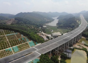 双向八车道、设计时速120公里，这条高速6月通车