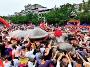 当圩逢节遇上中国画，宾阳露圩镇绽放出文化魅力