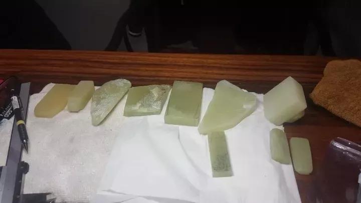 黄口料玉石值钱吗_黄口料属于和田玉吗_黄口料和田玉属于什么档次