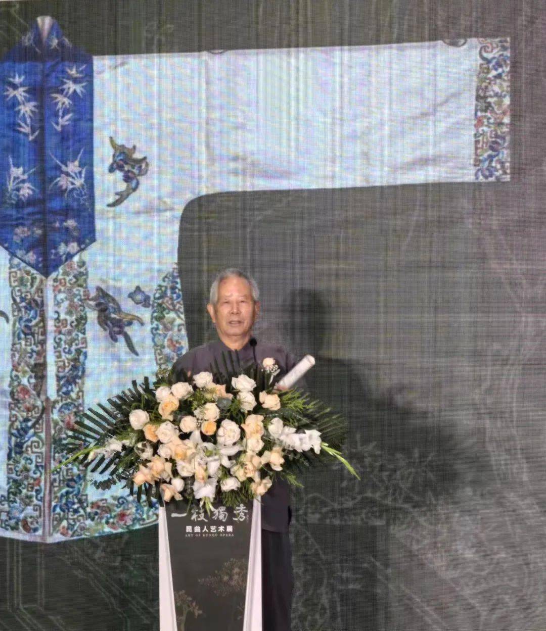 一枝独秀_华丽的独秀_独秀的英文