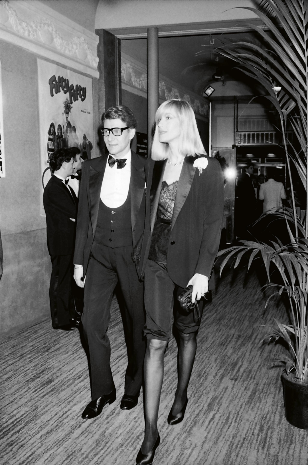 红灯绿酒是什么意思_红灯绿酒惹人醉的下一句是什么_红灯绿酒