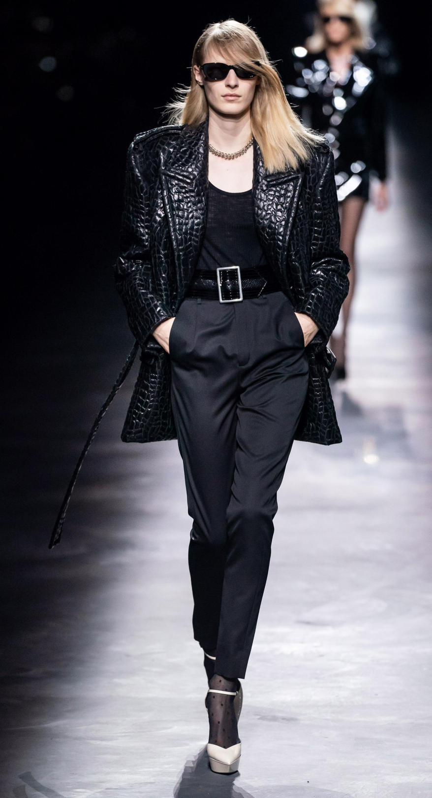 红灯绿酒惹人醉的下一句是什么_红灯绿酒_红灯绿酒是什么意思