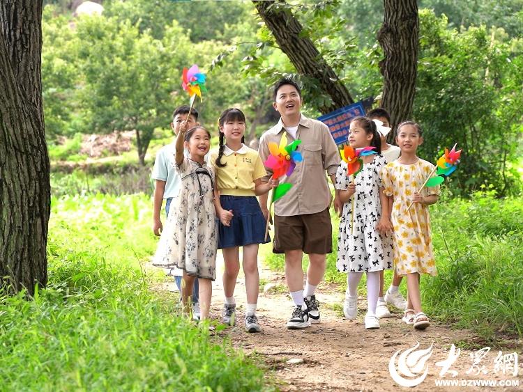 young怎么读_读young一下乐高微笑着_young英语怎么读