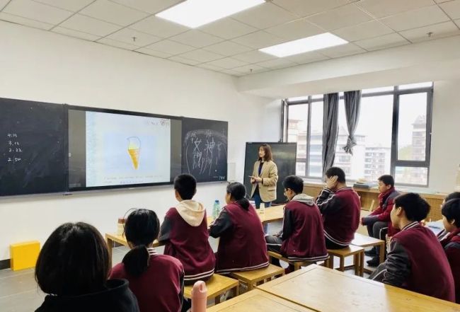 模拟场景、英文派对、绕口令……济南托马斯学校的英语日让孩子们爱上“练嘴皮子”