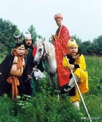 敲冰和玉打一成语_戛玉敲冰_敲冰玉屑的近义词