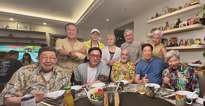 亲昵的意思_亲昵读音_亲昵