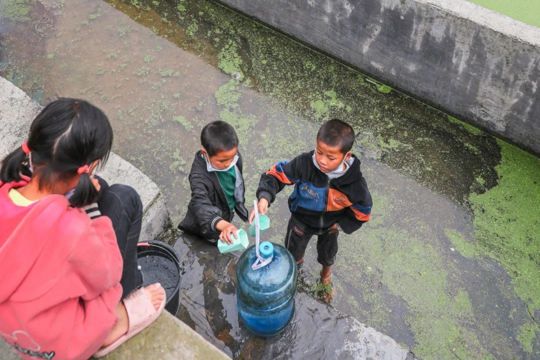 过去未来_过去未来当下的经典句子_过去未来共斟酌是什么歌