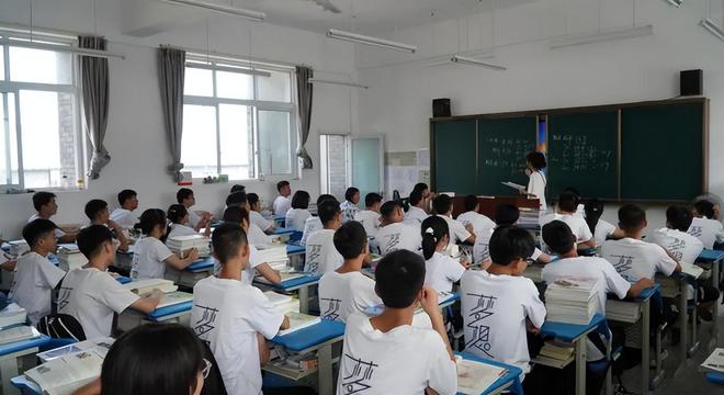 眼睛英语怎么读eyes_眼睛英语怎么写_眼睛英语