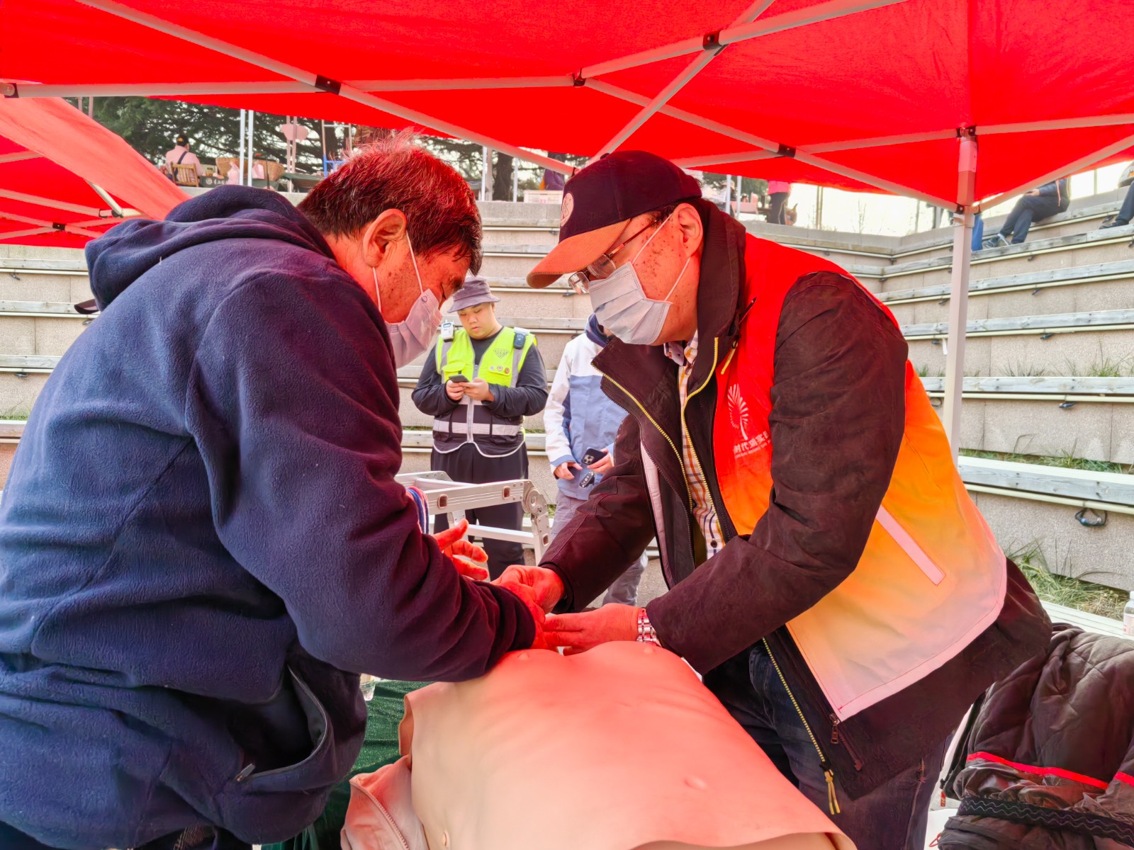 2023“暖冬行动”暨青岛市市北区“学雷锋·倡树美德健康新生活”公益市集