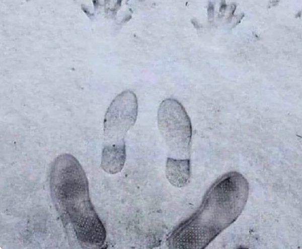 轻松一刻:地铁看H片还不行，更糟糕的是被人发现了