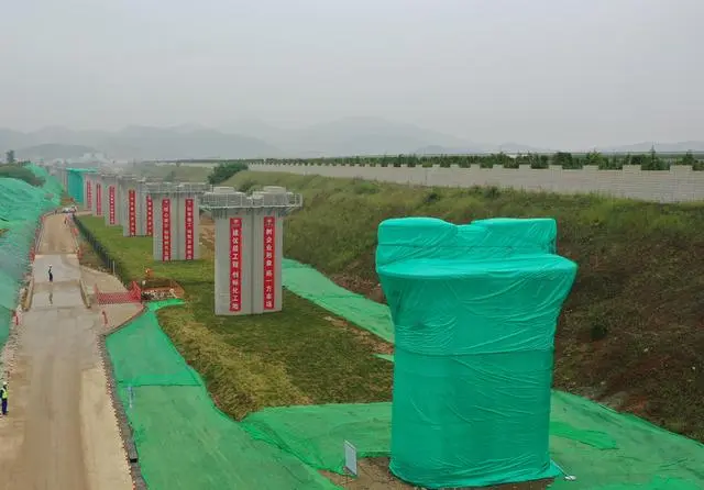 高铁绿色的灯代表什么_高铁绿色的车是啥意思_绿色高铁