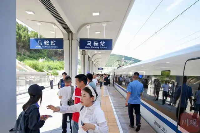 高铁绿色的车是啥意思_高铁绿色灯是什么意思_绿色高铁