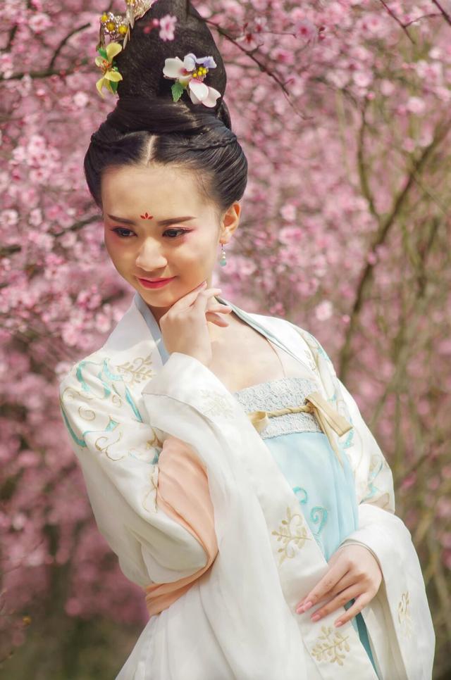 泰然自若的意思解释_泰然自若的意思是什么意思啊_意思解释泰然自若什么意思