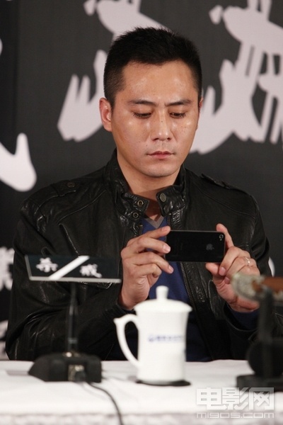 依人_人猿泰山_人的拼音