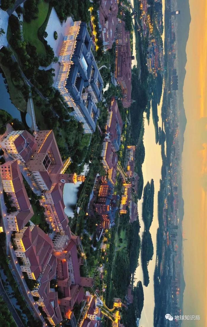 闪闪金光是AABC吗_闪闪金光类似的词_金光闪闪