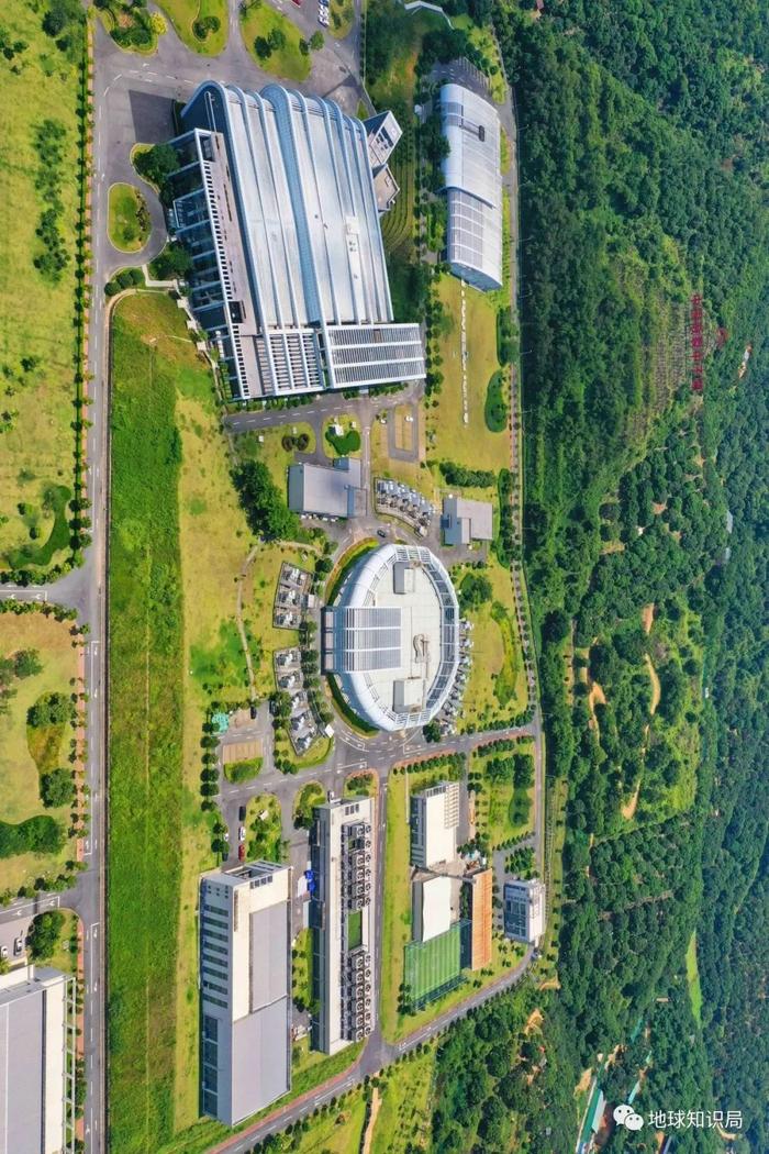 金光闪闪_闪闪金光是AABC吗_闪闪金光类似的词