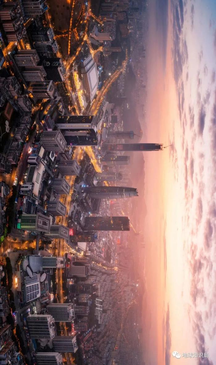 金光闪闪_闪闪金光是AABC吗_闪闪金光类似的词