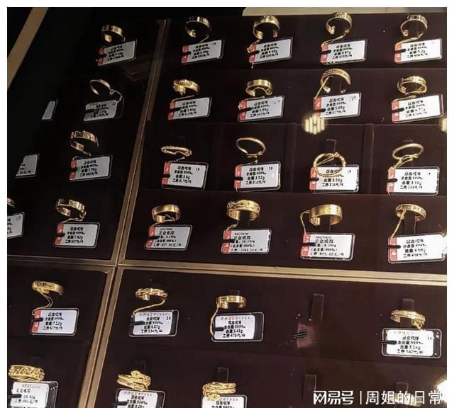 闪闪金光是AABC吗_金光闪闪_闪闪金光有这么个词语吗