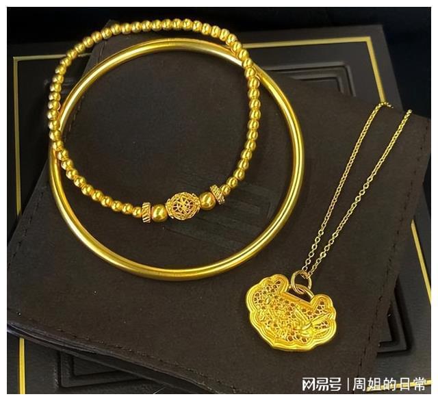 闪闪金光有这么个词语吗_金光闪闪_闪闪金光是AABC吗