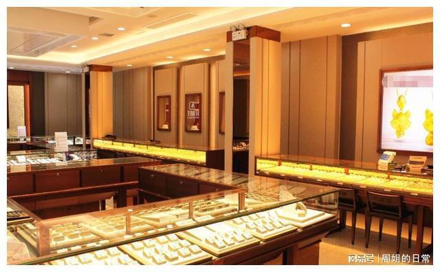 闪闪金光是AABC吗_金光闪闪_闪闪金光有这么个词语吗