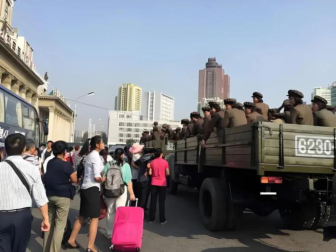 脚_脚踝浮肿是怎么回事_脚底发热是什么原因