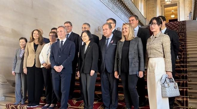 英文开心网名_开心的英文_英文开心怎么说