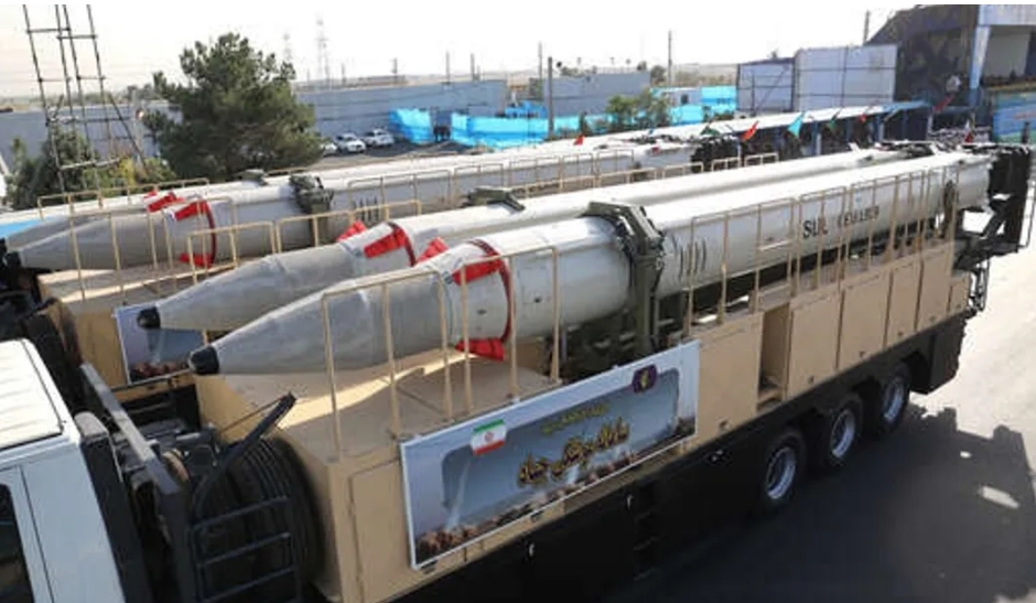 “圣战”导弹发射车配备了两枚导弹。