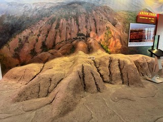 长汀水土流失治理科教馆展出经过复原的未治理“火焰山” 。龚键荣摄