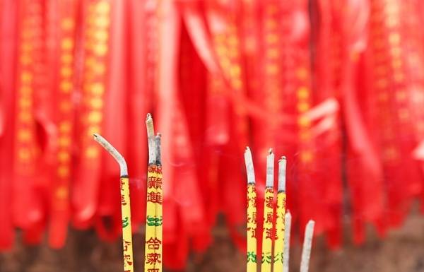 贪官们犯的那些事儿，用英文咋说？