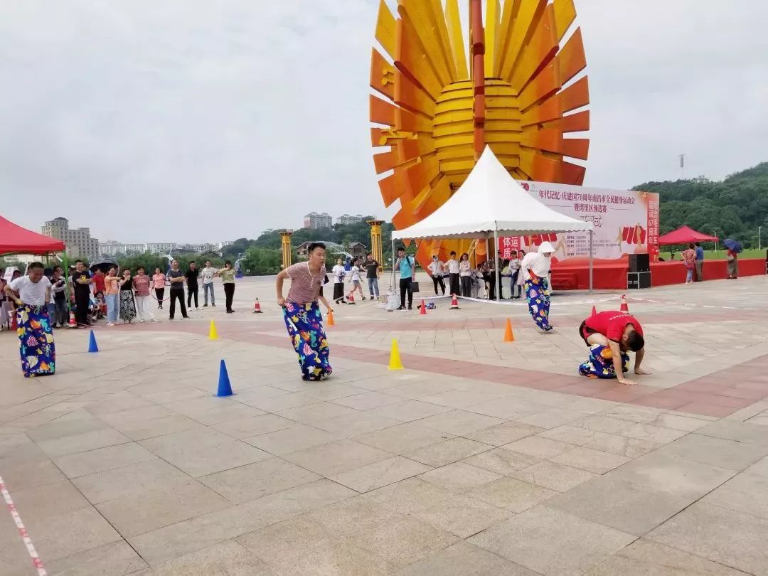 建国周年庆海报_庆建国70周年_建国周年庆活动主题