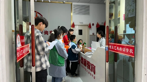 小店一中_小店一中的校徽_小店一中有没有初中