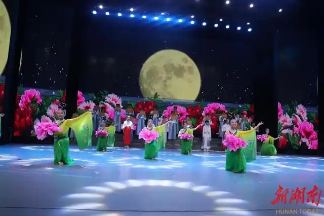 给我们带来很多欢乐英文_欢乐的英文_欢乐英语用英语怎么说