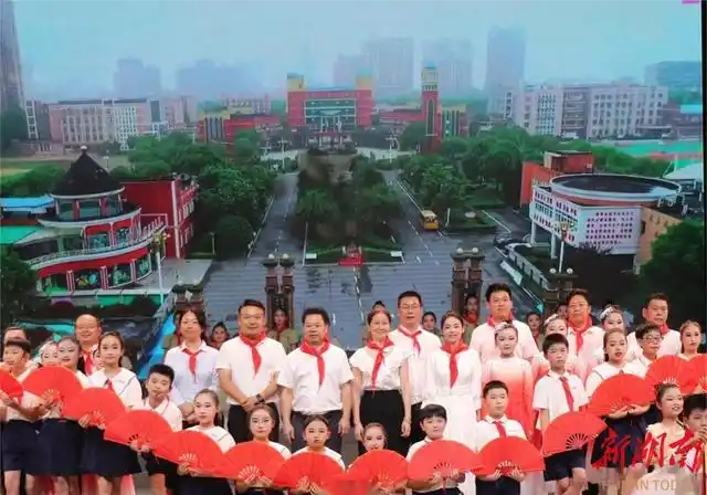 欢乐英语用英语怎么说_欢乐的英文_给我们带来很多欢乐英文