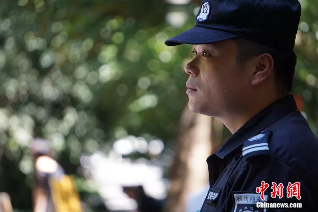 笑脸的英文_笑脸英文短语_四张笑脸英文