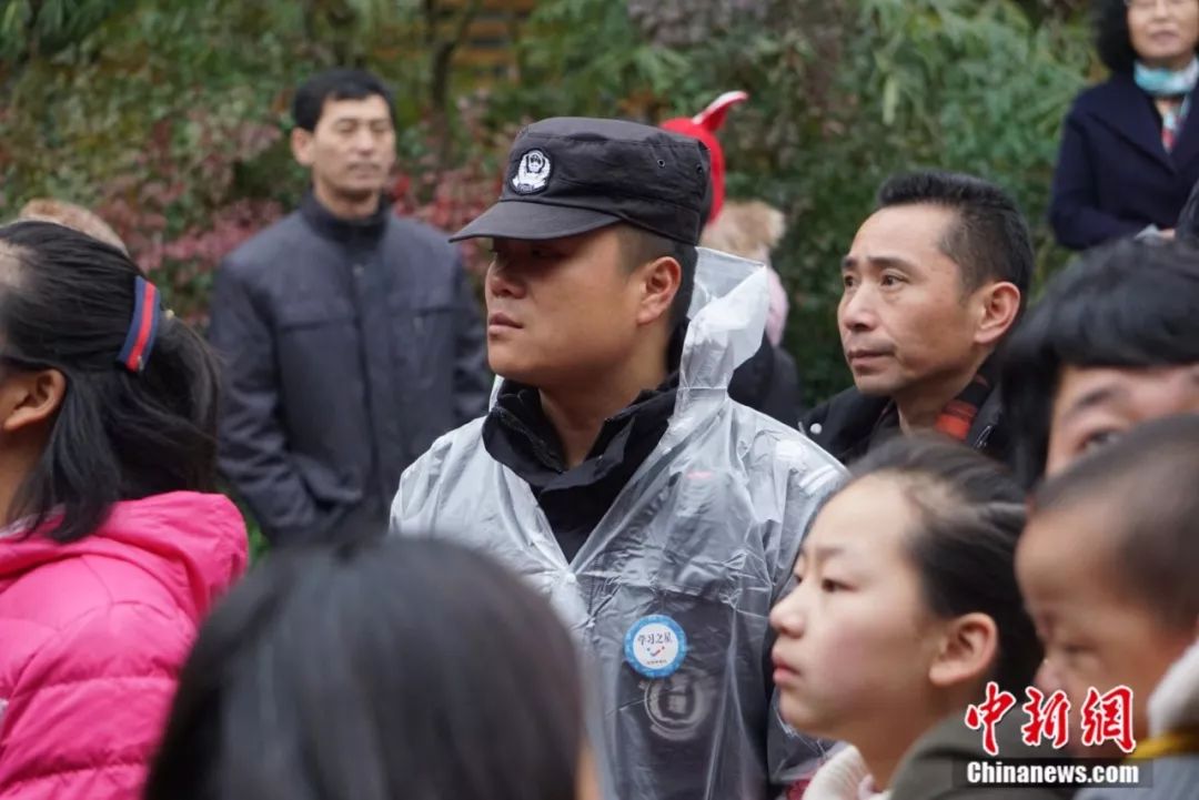 四张笑脸英文_笑脸的英文_笑脸英文短语