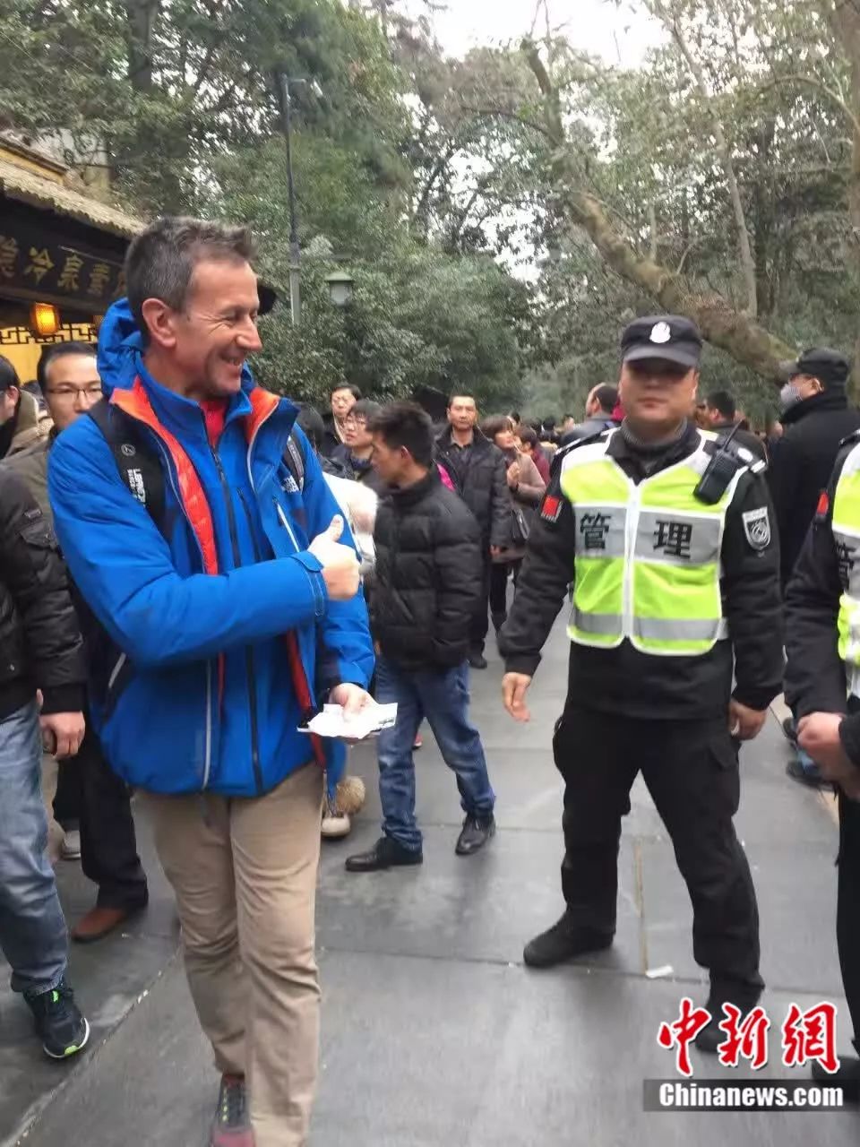 笑脸英文短语_笑脸的英文_四张笑脸英文