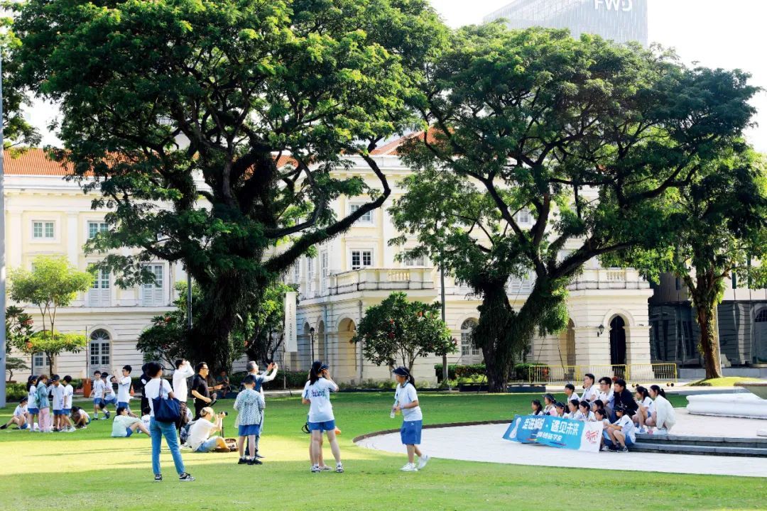7月17日，赴新加坡的一个海外研学营。图/视觉中国