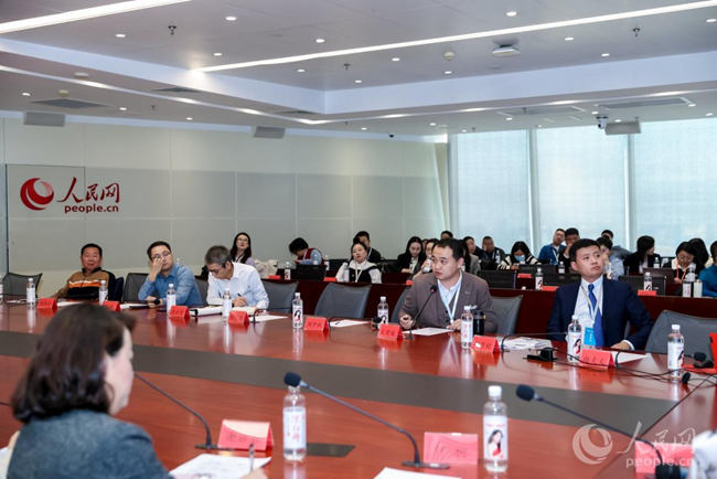 嘉宾进行好物好景推介。张新摄