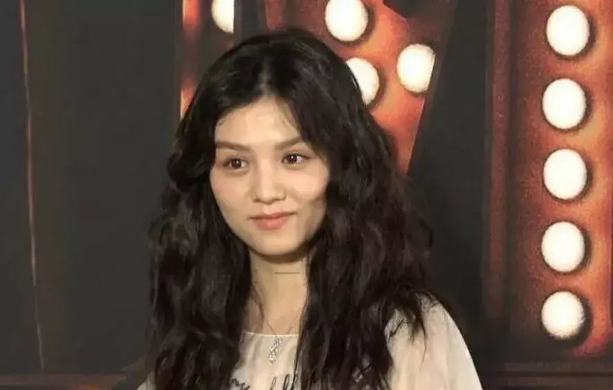 刘海_齐刘海怎么剪半透明薄刘海_新娘发型怎样把齐刘海变无刘海