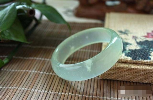 玉岫玉是什么意思_岫玉是什么玉_玉石岫是什么