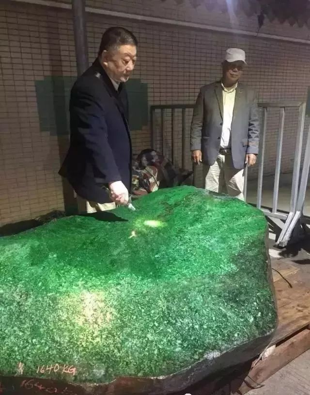 翡翠购买原石_翡翠买原石去哪里买好_去哪买翡翠原石