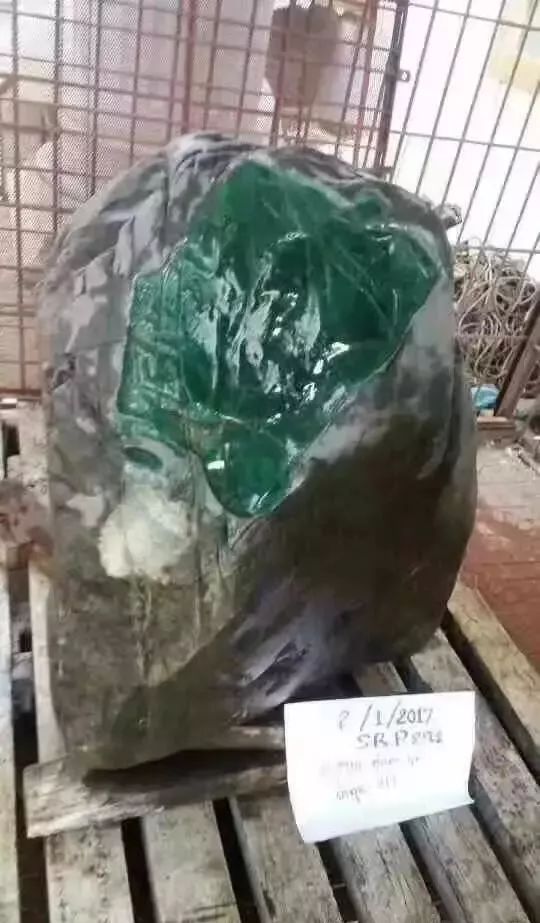 翡翠购买原石_翡翠买原石去哪里买好_去哪买翡翠原石