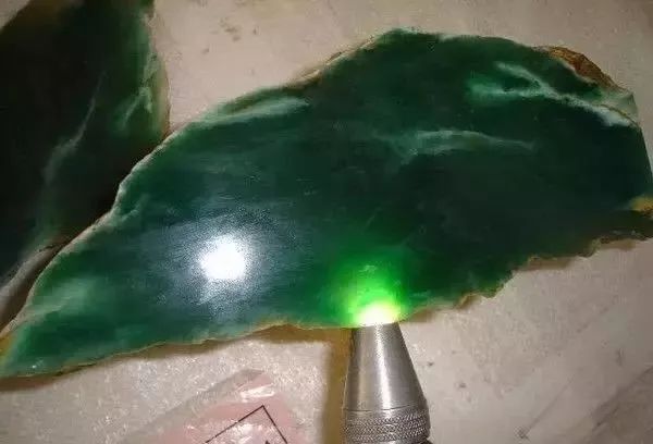 去哪买翡翠原石_翡翠买原石去哪里买好_翡翠购买原石