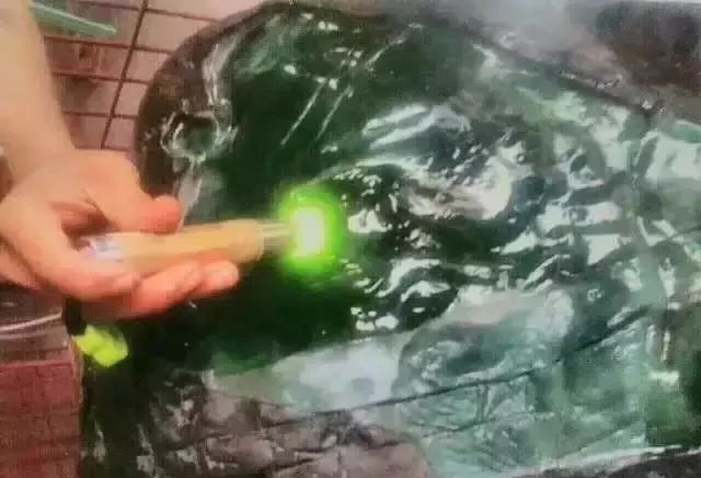 翡翠买原石去哪里买好_去哪买翡翠原石_翡翠购买原石